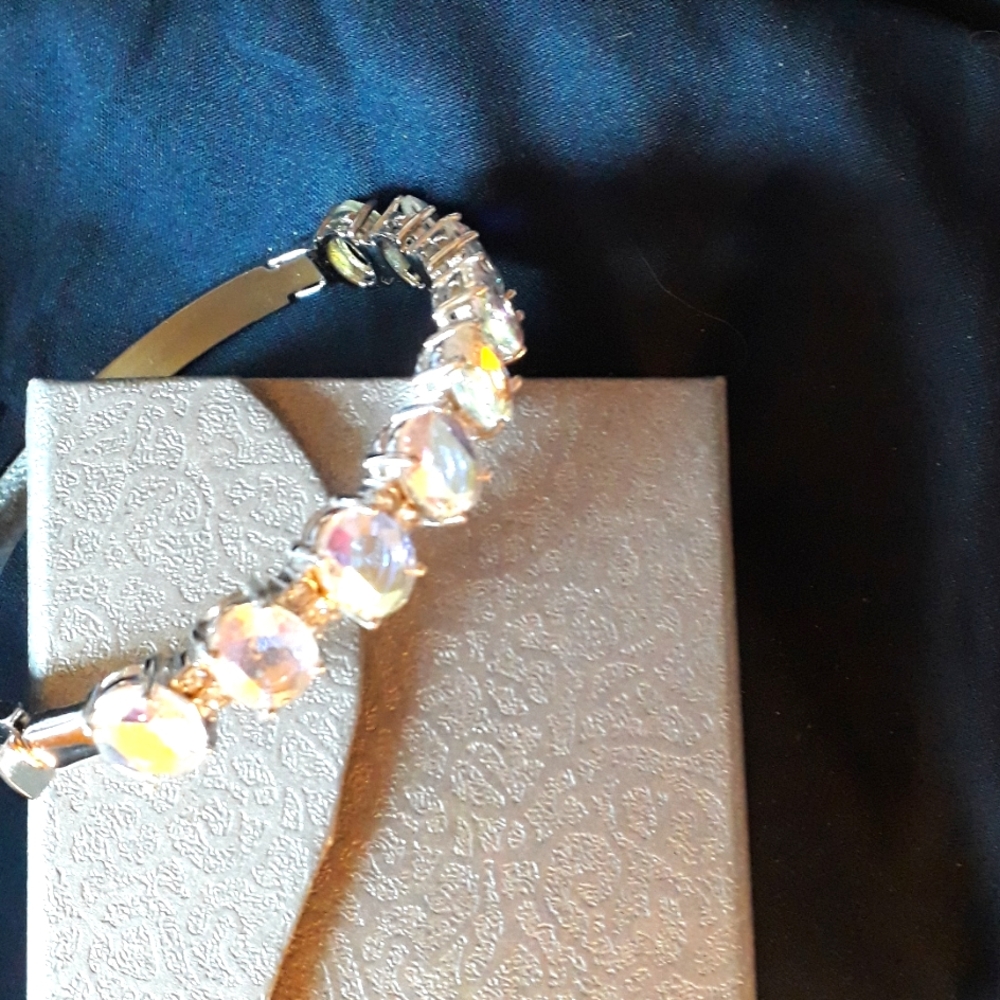 Cz bangle in silver